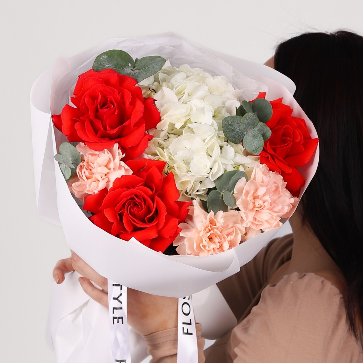 Авторский букет с французкими розами и гортензией